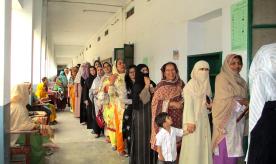 Women in Pakistan wait to vote