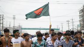 School and college students chanting slogans in the protests in Dhaka (Photo by Mojahid Mottakin via Pexels)