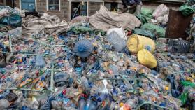 NIGERIA-ENVIRONMENT-POLLUTION Workers load plastic waste in to bags at Kara, Ibafo, Ogun State in southwest Nigeria, on April 1, 2021. - The sprawling neighbouring Lagos megacity of 20 million people produces between 13,000 and 15,000 tons of waste per day, including 2,250 0f plastics,according to the Lagos-based recycling sart-up Wecyclers. (Photo by PIUS UTOMI EKPEI / AFP) (Photo by PIUS UTOMI EKPEI/AFP via Getty Images)
