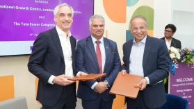 Signing the EIIL MoU