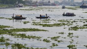 Bangladesh, Brahmaputra Delta river navigation, Narayanganj, river port. Photo credits: Andrea Pistolesi / Stone via Getty Images.