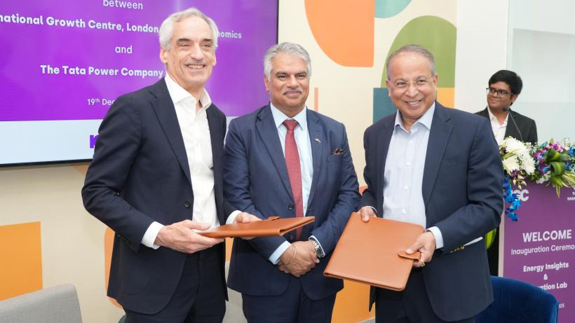 Signing the EIIL MoU