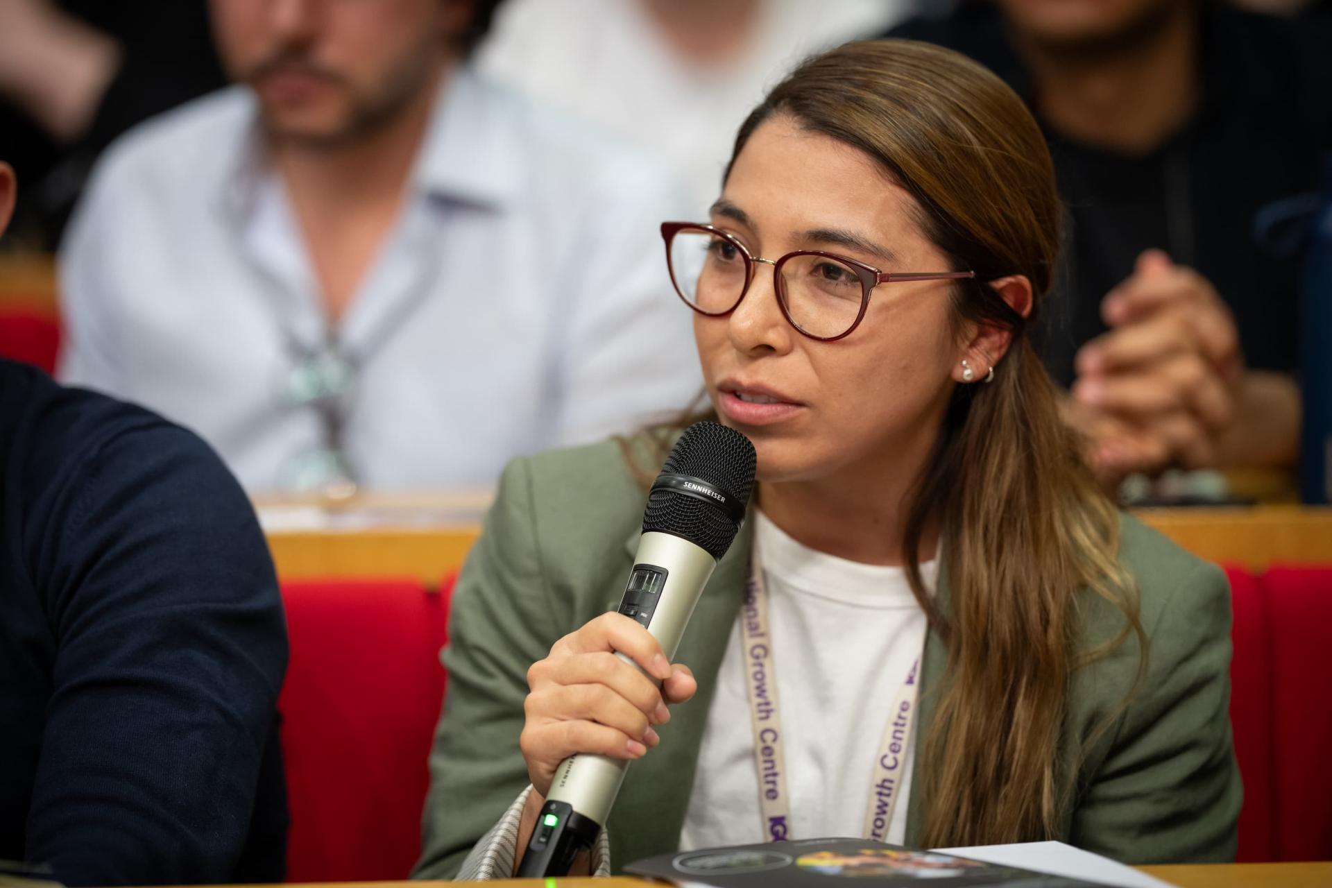 An audience member asking a question at an LSE event hosted by the Global School of Sustainability