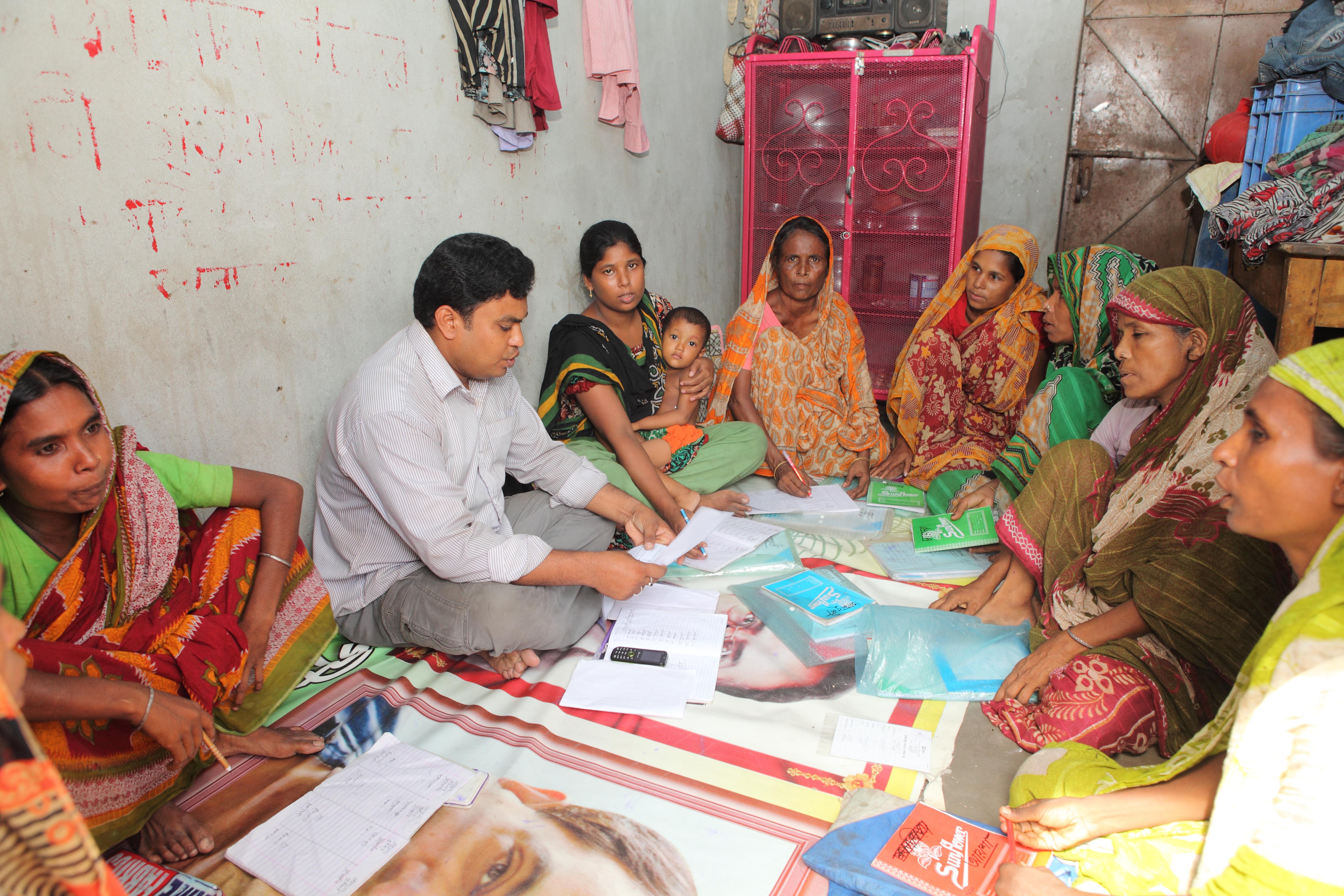 BRAC staff talking with CFPR-TUP member in a meeting in Sampur slum, Sutrapur, Dhaka.