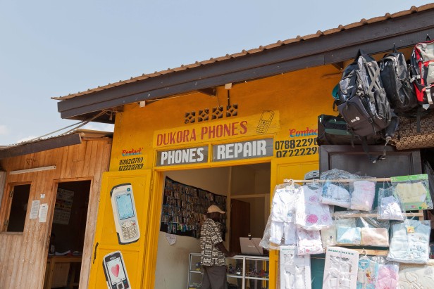 Phone repair, Kigali Market 