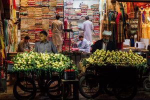 Adam Cohn / Fruit Vendors, Faisalabad Night Market, Pakistan